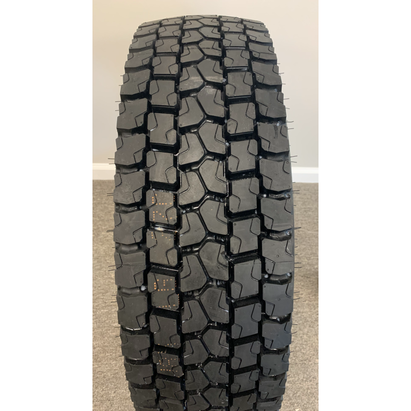 Tire 245/70R19.5 Pirelli TR01 Drive Closed Shoulder 14 Ply